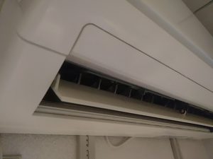 中古エアコンの汚れの写真